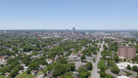 Aerial-Shot-of-Omaha,-Nebraska-with-Skyline-in-the-Distance