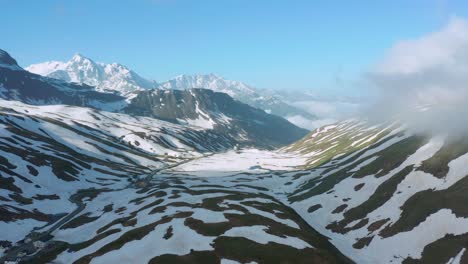 Luftaufnahme-Des-Kleinen-Bernhardinerpasses-In-Den-Alpen