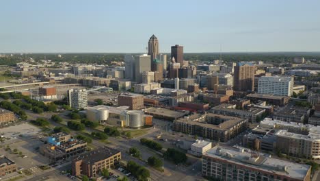 Aerial-View-of-Des-Moines,-Iowa-Skyline-on-Beautiful-Morning