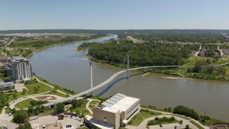 Aerial-View-of-Pedestrian-Bridge-Connecting-Omaha,-Nebraska-and-Council-Bluffs,-Iowa-along-the-Missouri-River
