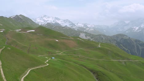 überflugaufnahme-Der-Französischen-Alpen-In-Der-Nähe-Von-Chamonix-mont-blanc-An-Einem-Bewölkten-Tag