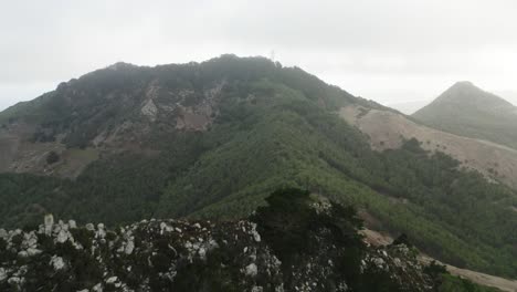 Nebelwolken-Am-Castle-Peak-Viewpoint-In-Porto-Santo,-Antenne
