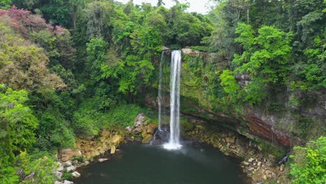 The-Cascada-de-Misol-Há,-aerial-reveal-of-beautiful-waterfall-in-Mexico