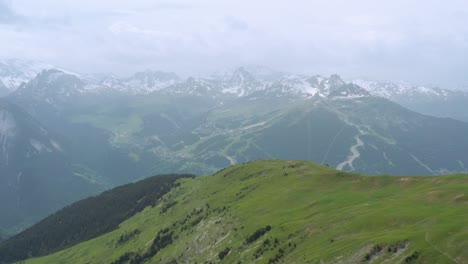 Luftbild-Der-Französischen-Alpen-In-Der-Nähe-Von-Chamonix-Mont-Blanc-An-Einem-Bewölkten-Tag