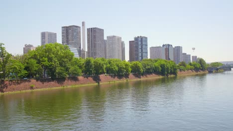 View-Of-Ile-Aux-Cygnes-In-Seine-River-In-Paris,-France