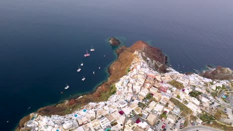 Increíble-Puesta-De-Sol-De-Verano-En-Santorini,-Ciudad-De-Oia,-Islas-Cicládicas,-Grecia