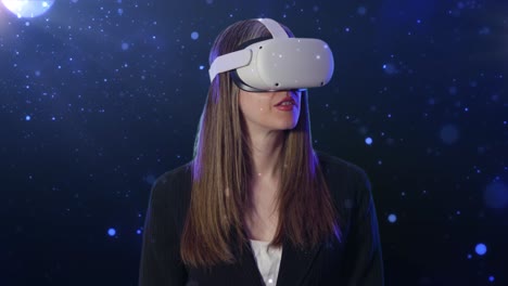 Frau-Ist-Fasziniert-Von-Der-Virtuellen-Realität
