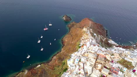Erstaunlicher-Sommersonnenuntergang-In-Santorini,-Stadt-Oia,-Kykladische-Inseln,-Griechenland