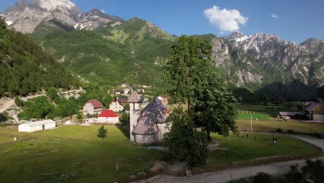 Alpine-village-of-Theth,-Albania
