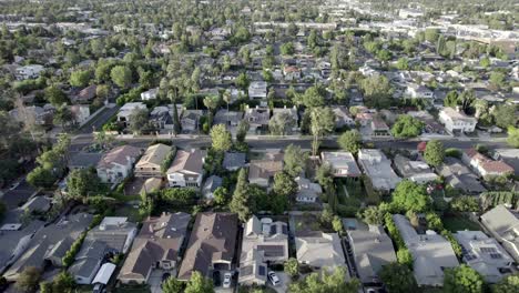 Rising-aerial,-Sherman-Oaks-neighborhood-of-homes-in-afternoon