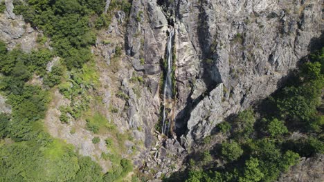 Water-stream-down-Frecha-da-Mizarela-waterfall,-Arouca,-Portugal