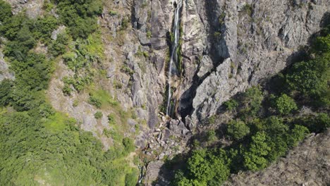 Top-down-view-reveal,-Portuguese-Scenic-Waterfall,-Frecha-da-Mizarela---Arouca