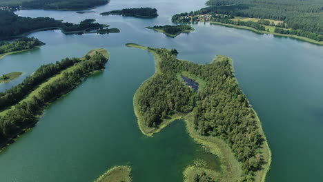 Beautiful-lake-archipelago-in-Lithuania,-high-angle-drone-view