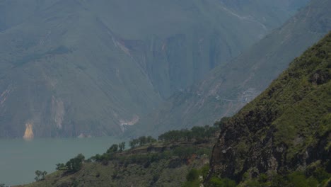 Imágenes-De-Drones-Del-Paisaje-Del-Pueblo-Rural-De-La-Montaña-China-De-Yunnan