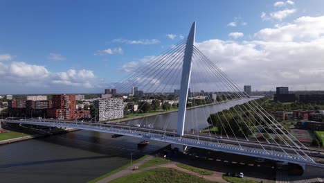 Amsterdam-rheinkanal-Mit-Prinzklausbrücke-Kabelbrücke-Stadtzugang-Utrecht-Wohnquartier-Kanalinsel-Drüber