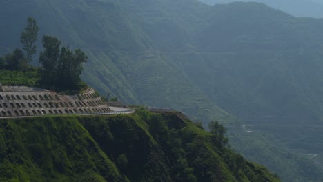 Drohnenaufnahmen-Der-Landschaft-Des-Chinesischen-Bergdorfes-Yunnan