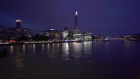 Londoner-Skyline-Bei-Nacht