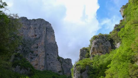Clouds-rolling-over-the-beautiful-Vikos-Gorge-in-Greece--Time-lapse
