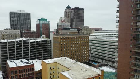 Downtown-Des-Moines,-Iowa-on-Cold-Winter-Day