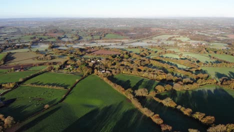 Luftaufnahme-Nach-Vorne-Am-Frühen-Morgen-Mit-Blick-Auf-Das-Culm-Valley-Devon-England-Uk