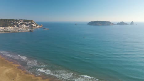 Imagenes-Aereas-Con-Drone-De-Las-Islas-Medas-En-Catalunya-Costa-Brava-Turismo-Europeo-Playa-Vacia
