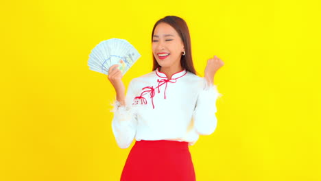 Pretty-Girl-Feeling-Excited,-Holding-Paper-Money