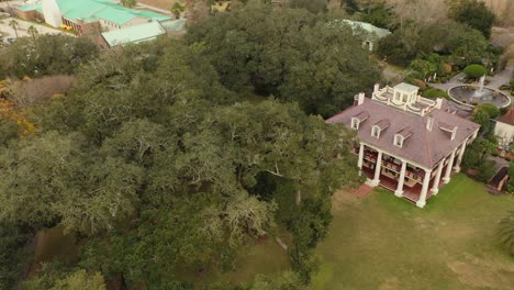 Houmas-House-and-Garden-Aerial-View-reveal-in-Darrow,-Louisiana