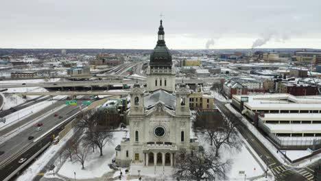 Basílica-De-Santa-María-En-Minneapolis-En-Un-Frío-Día-De-Invierno