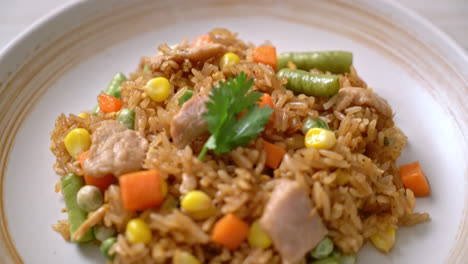 Gebratener-Reis-Mit-Schweinefleisch-Und-Gemüse