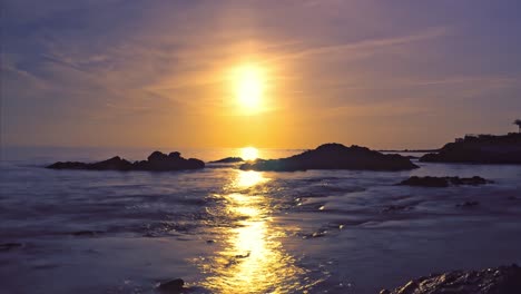 Time-lapse-of-sun-and-ocean-waves