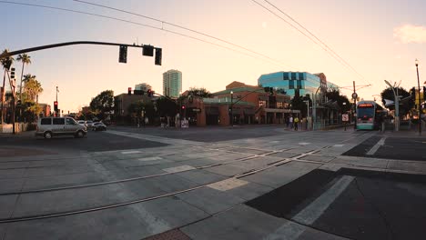 Time-lapse-of-pedestrians-at-an-intersection-in-downtown-Tempe,-Arizona
