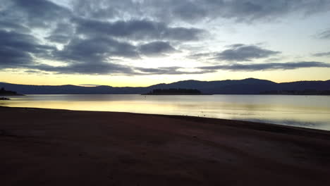 Cloudy-Sunset-Sky-Over-Lake-Jindabyne-In-New-South-Wales,-Australia