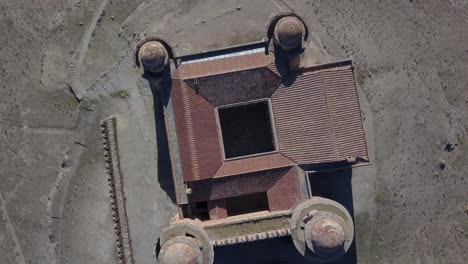 Aerial-overhead-shot-the-castle-of-La-Calahorra-in-Granada,-Spain