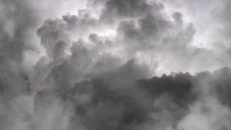 Acercar,-Nubes-Oscuras-Y-Tormentas-Eléctricas
