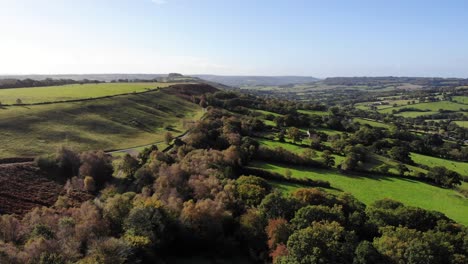 Aerial-rising-sideways-shot-of-the-Otter-Valley-from-Hartridge-Hill,-Devon,-England