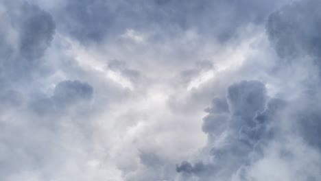 Wolken-Am-Himmel-Und-Gewitter-In-Den-Wolken