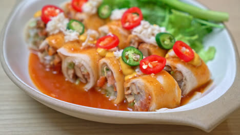 fresh-spring-roll-with-crab-and-sauce-and-vagetable---healthy-food-style