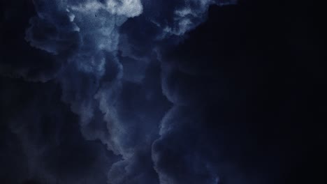 Una-Tormenta-Eléctrica-Que-Estaba-Ocurriendo-Dentro-De-La-Nube-Cúmulo-Oscura-Y-En-Movimiento