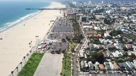 Los-Angeles-neighbourhood-waterfront-residential-beach-property-aerial-view-slow-tilt-up