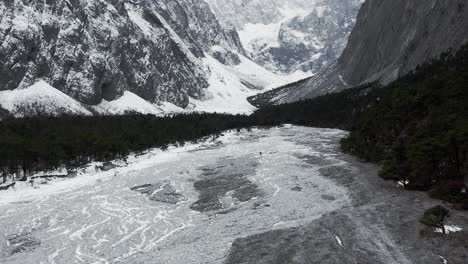 Aerial:-glacier-riverbed-valley-in-Yulong-Jade-Dragon-mountain-range,-China