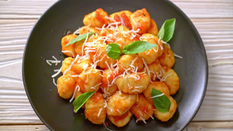 gnocchi-in-tomato-sauce-with-cheese