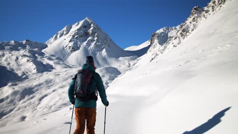 Ski-touring-in-in-beautiful-mountain-sceneries-in-tyrol