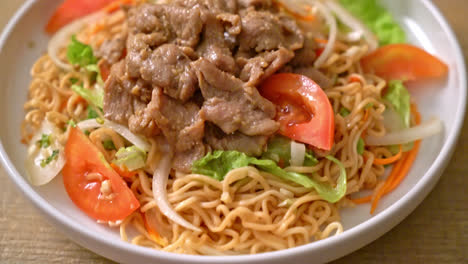 instant-noodle-spicy-salad-with-pork-on-white-plate---Asian-food-style
