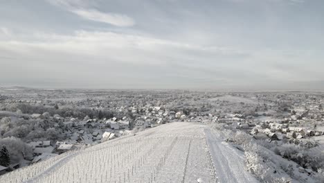 Tranquil-Residential-Area-At-Offenburg-Near-Vineyards-Of-Ortenberg-In-Zell-Weierbach,-Germany-During-Winter