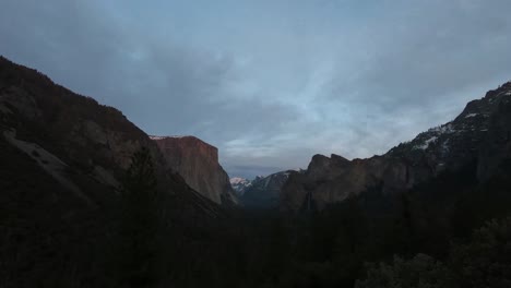 Lapso-De-Tiempo-De-Puesta-De-Sol-De-Yosemite-En-Vista-De-Túnel
