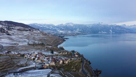 Vista-Panorámica-Del-Pueblo-De-Rivaz-En-Medio-De-Viñedos-En-Terrazas-De-Lavaux-Sobre-El-Lago-De-Ginebra-En-Lavaux,-Vaud,-Suiza