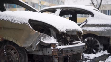 Vandalised-car,-arson-attack-in-snowy-city,-winter-crime-scene