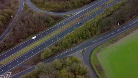 Dron-En-Movimiento-Disparó-A2-Camino-De-Doble-Carro-Que-Va-Hacia-Dover-En-Kent