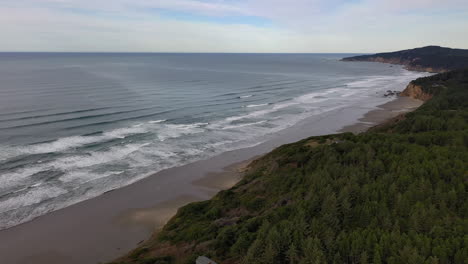 Panorama-Of-Seascape-With-Offshore-Dense-Trees-Mountains-At-The-Seven-Devils-Beach-Of-Oregon-State-Park-Near-Coos-Bay,-USA