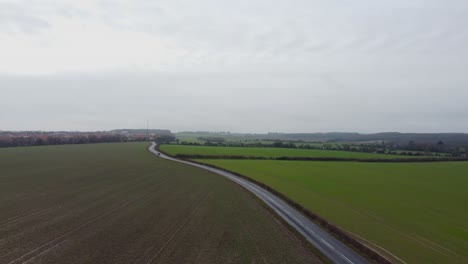 Drone-footage-a-quiet-country-road-in-Kent,-England